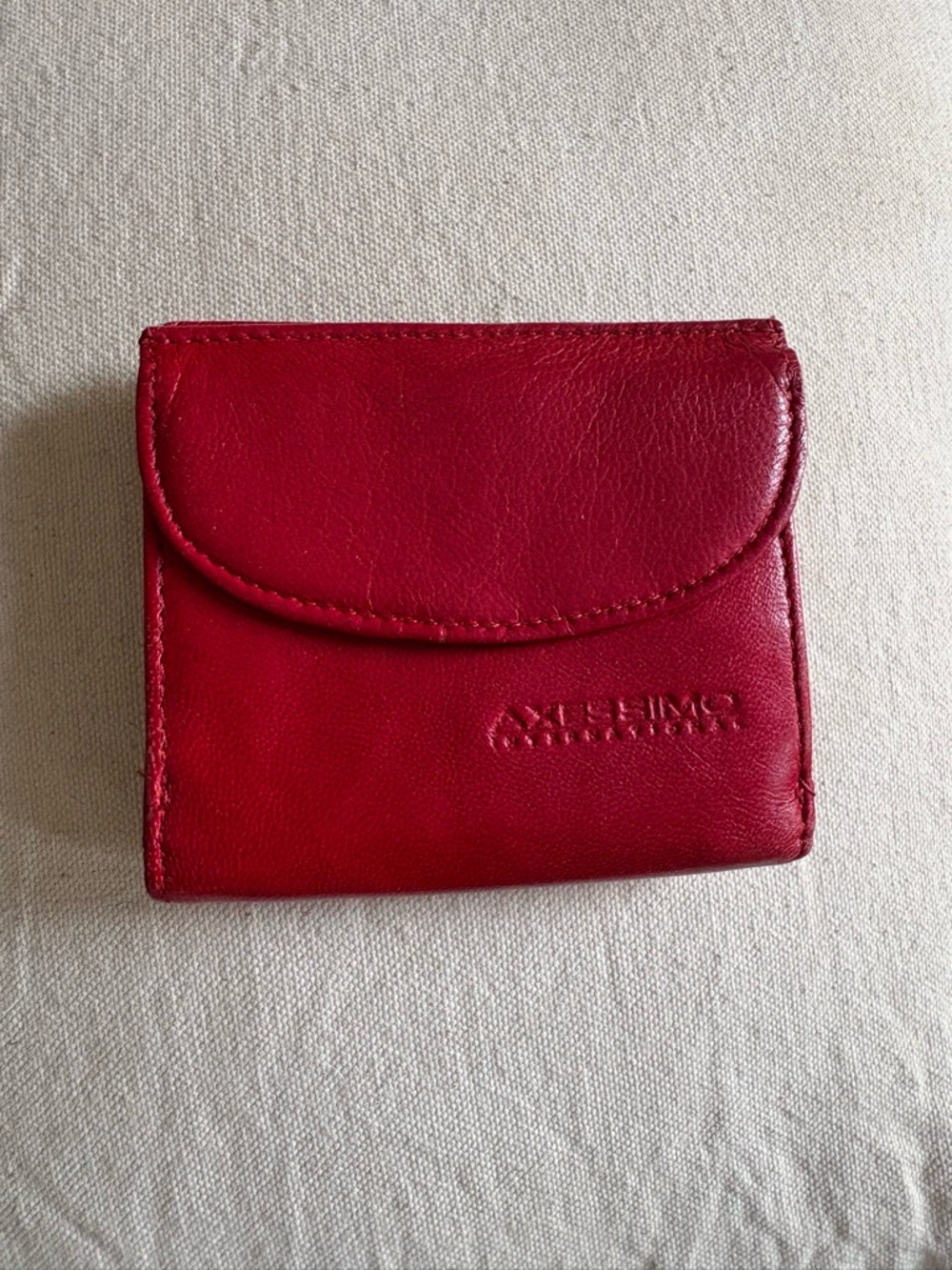 Axessimo Red Leather Compact Wallet - Picture 2 of 8